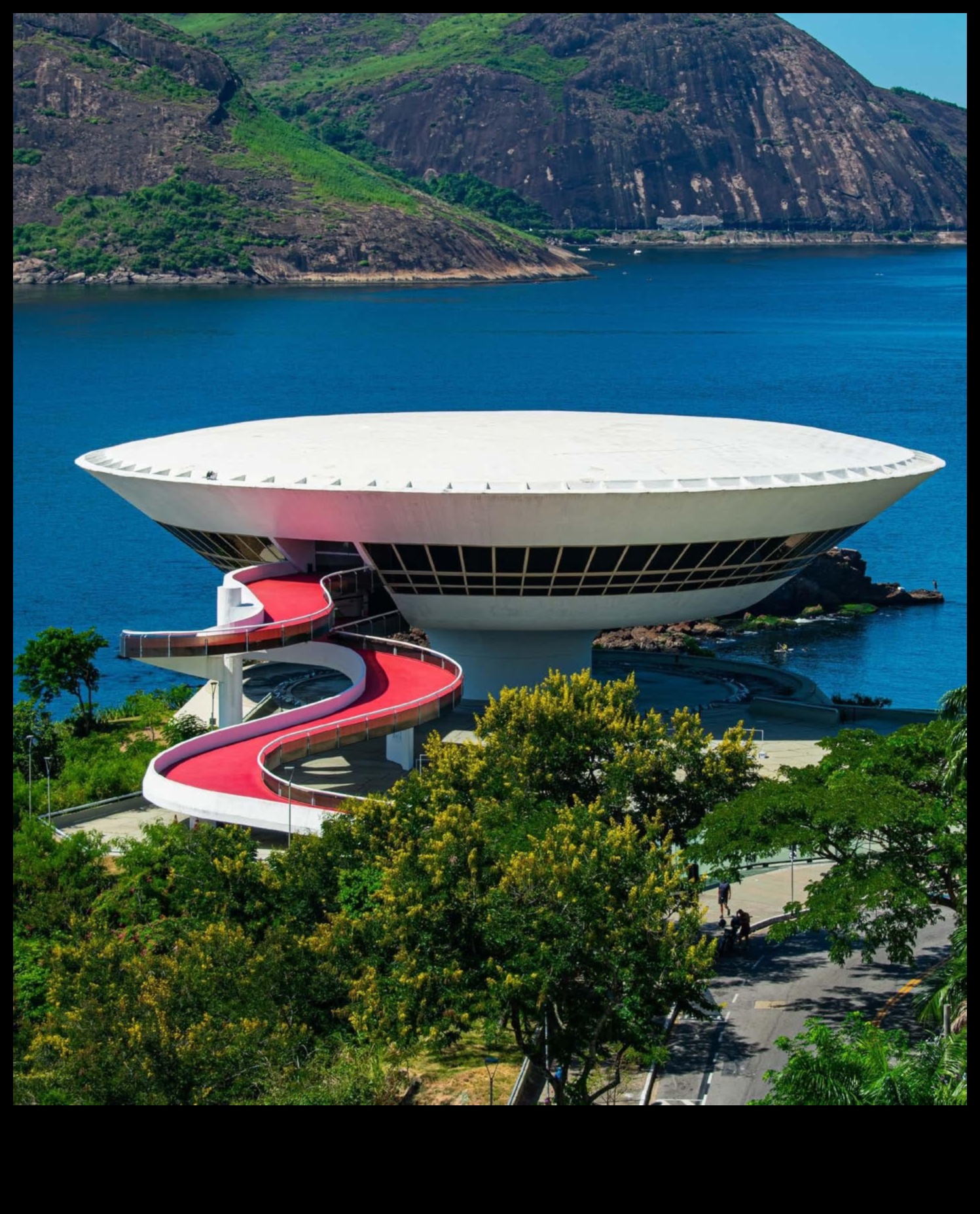 Expediții eclectice: călătorii diverse în fotografia contemporană