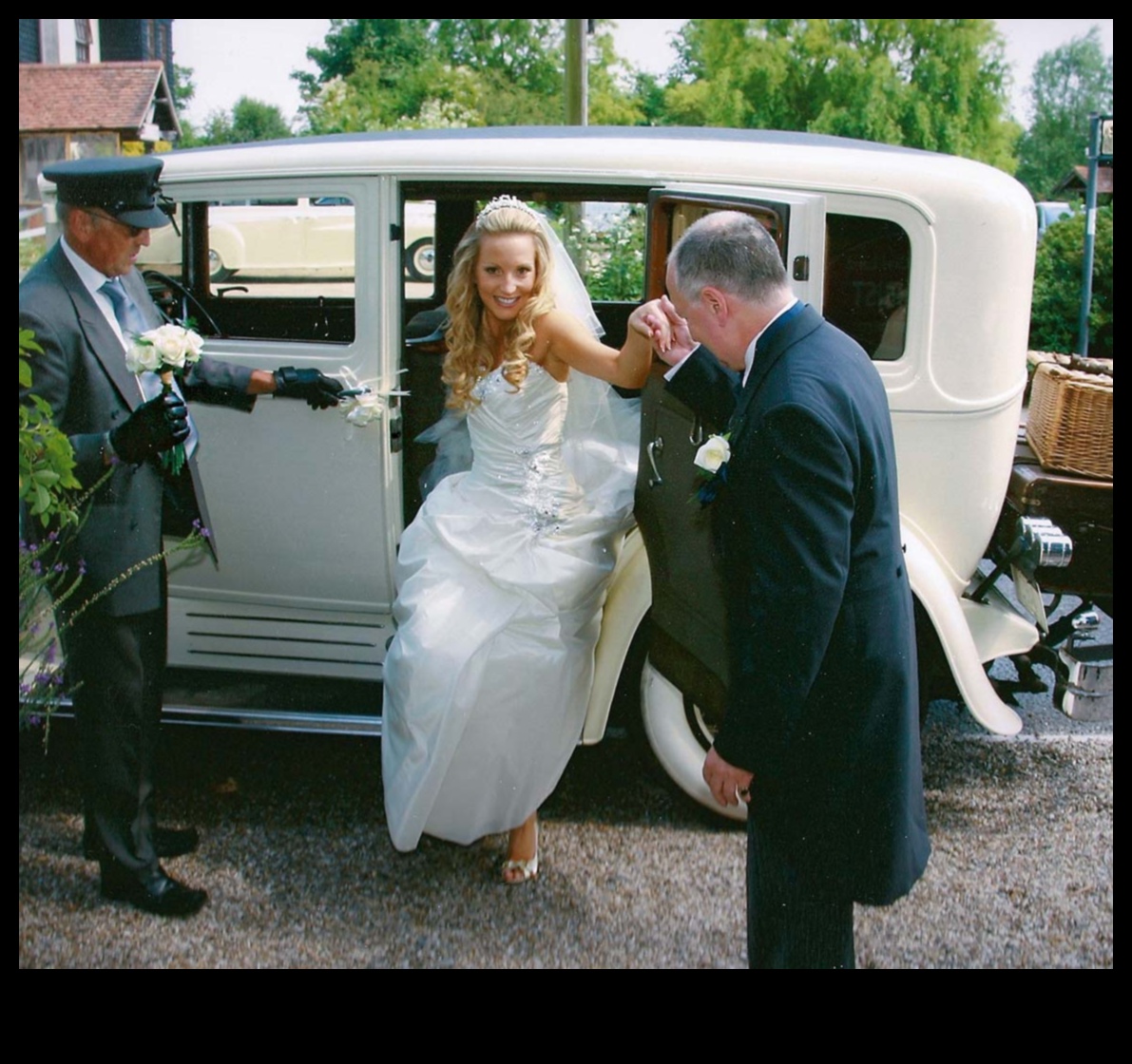 Graceful Glide: pantofi de mireasă pentru amintiri de neuitat