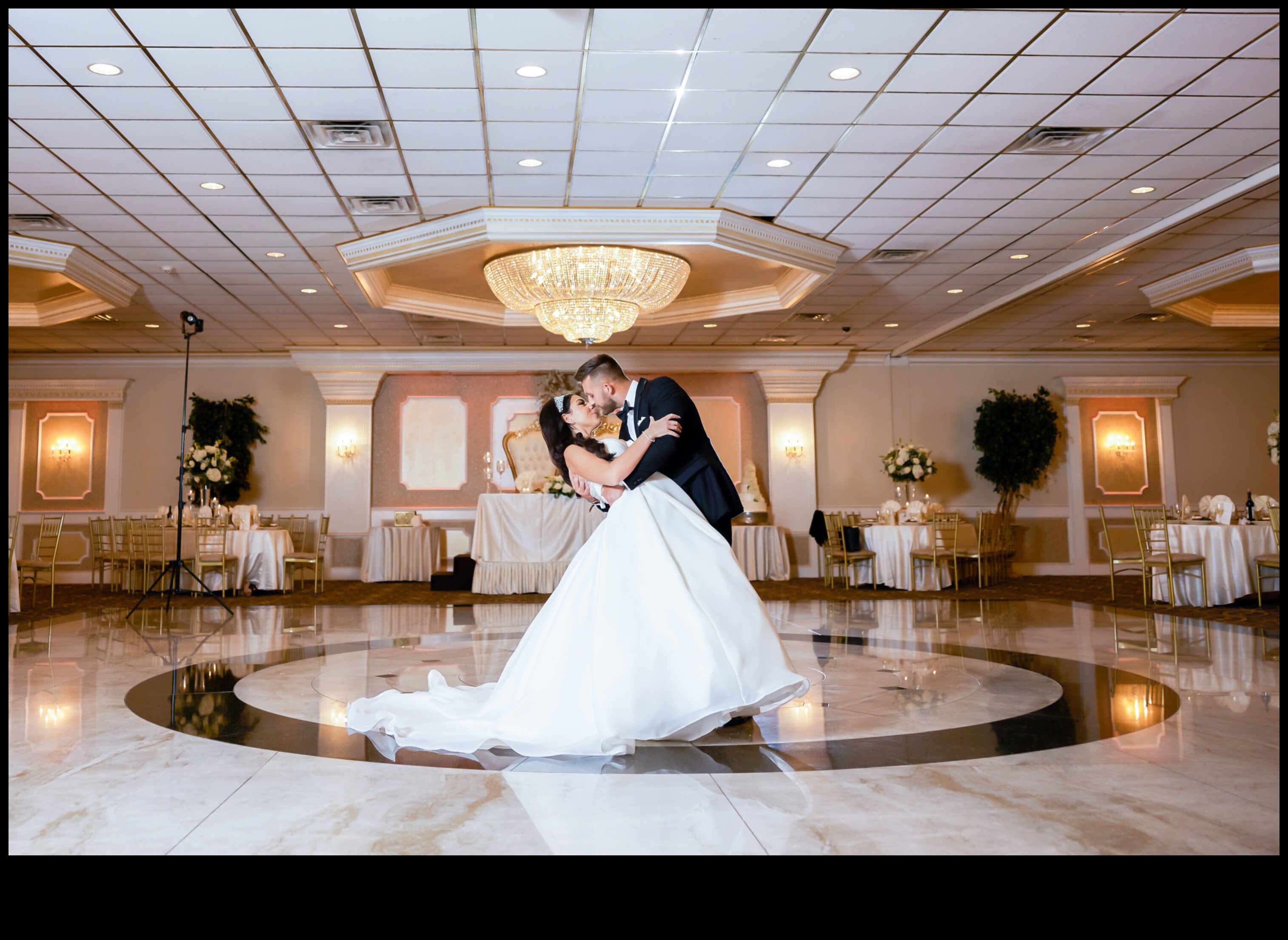 Ținută de mireasă cu eleganță încântătoare potrivită pentru o nuntă regală 3 Eleganță încântătoare: ținută de mireasă potrivită pentru o regină