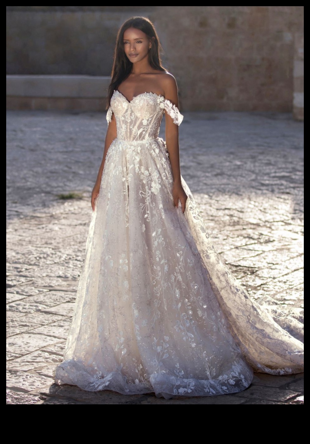 Ținută de mireasă cu eleganță încântătoare potrivită pentru o nuntă regală 1 Eleganță încântătoare: ținută de mireasă potrivită pentru o regină