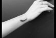 Tiny Triumphs: Stăpânirea artei tatuajelor elegante la încheietura mâinii