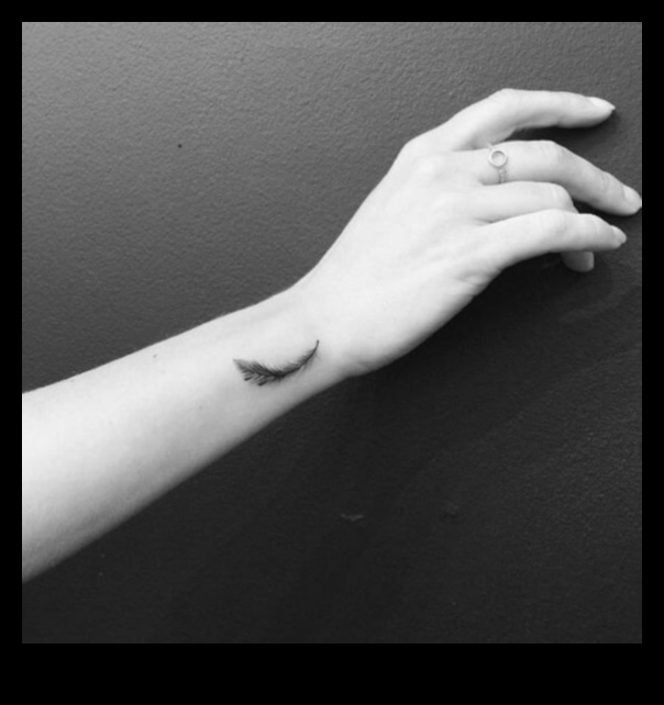 Tiny Triumphs: Stăpânirea artei tatuajelor elegante la încheietura mâinii